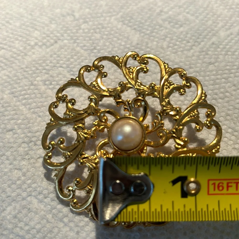 Vintage Decorative Gold-tone Screw Pin with Faux Pearl in Center/Swirl design